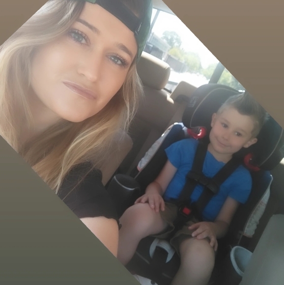 Meet your Posh Ambassador 🖤Abby - Picture 9 of 11